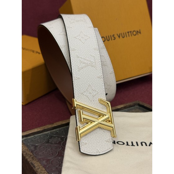 552633857